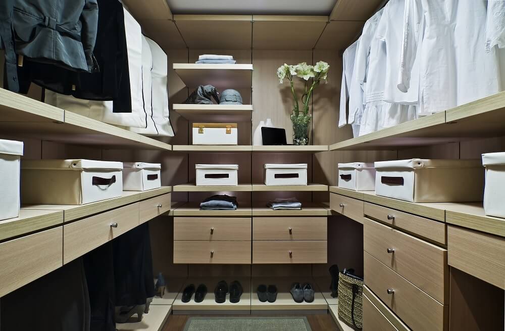 https://www.newhomesource.com/learn/wp-content/uploads/2019/03/coloma-closet-storage-system.jpg