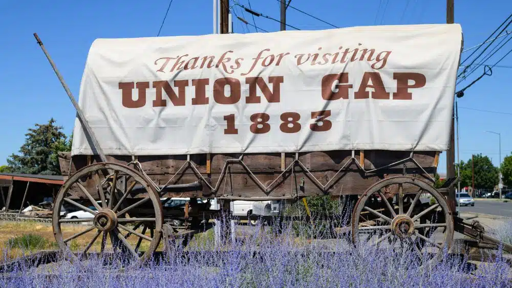 a covered wagon in Union Gap, Washington